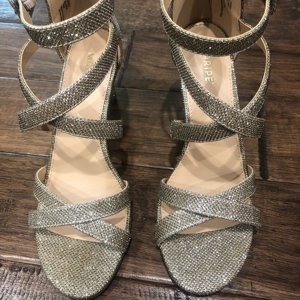 Like new dress sandal very elegant